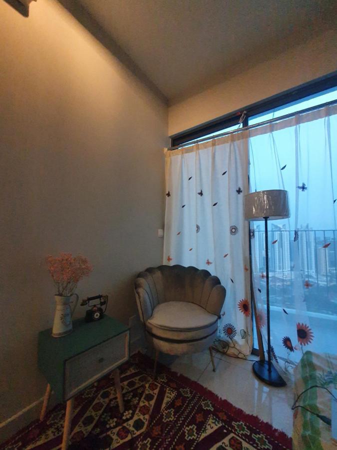 Studio Near Klcc And Lrt With Superb View Куала-Лумпур Экстерьер фото