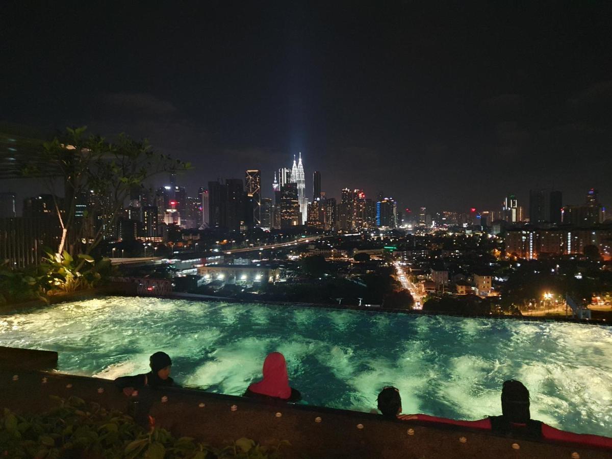 Studio Near Klcc And Lrt With Superb View Куала-Лумпур Экстерьер фото